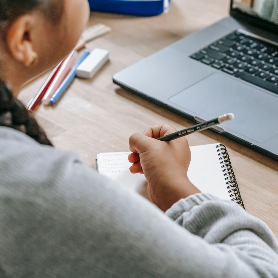 Student taking notes during online classes